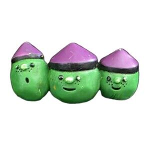 Vintage 1998 VeggieTales Dave and the Giant Pickle French Peas (Philistines) Toy